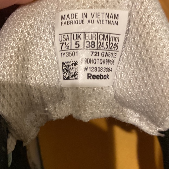 Women’s lifting shoes from Reebok. Size 7.5 barely worn. - Picture 4 of 4